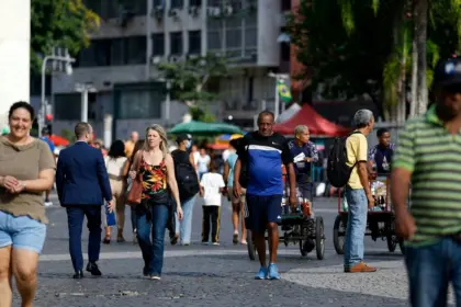 Crescimento populacional brasileiro desacelera e atinge 0,37% em 2026