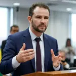 Dario Durigan nega inércia do governo federal diante da crise no Banco de Brasília