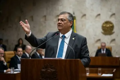 Flávio Dino barra emendas de dirigentes partidários sem mandato e amplia controle orçamentário