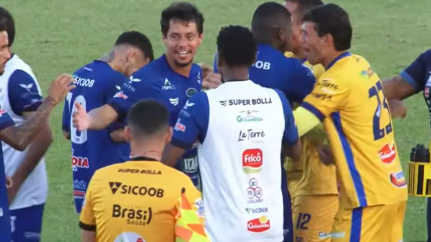 Com gol validado pelo VAR nos acréscimos, Goianésia vence o Tupy e divide a vice-liderança da Divisão de Acesso Com gol validado pelo VAR nos acréscimos, Goianésia vence o Tupy e divide a vice-liderança da Divisão de Acesso
