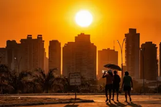 Goiás enfrenta alerta de calor extremo com temperaturas próximas aos 40 graus