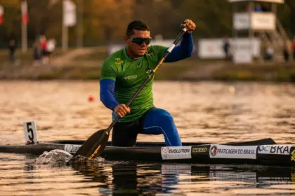 Isaquias Queiroz conquista o pentacampeonato mundial na canoagem em Poznan