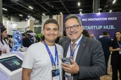 Jovem de 19 anos lança game na Rio Innovation Week para ensinar atuação do MPRJ