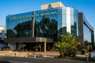Justiça suspende norma que autorizava dentistas a realizar harmonização facial