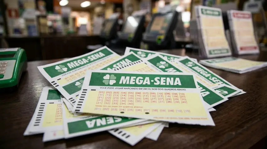 Mega-sena acumula e sorteio chega a 165 milhões de reais Mega-sena acumula e sorteio chega a 165 milhões de reais