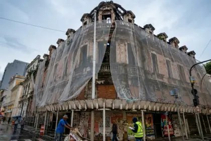 Palacete Imperial enfrenta degradação e impasse administrativo no centro do Rio