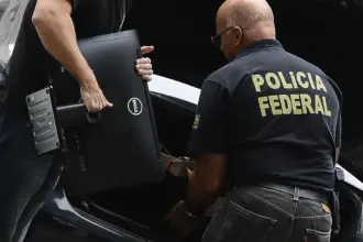 Polícia Federal deflagra operação contra senador Weverton Rocha por fraudes no INSS