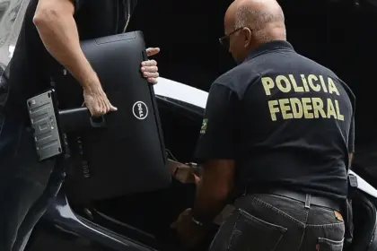 Polícia Federal deflagra operação contra senador Weverton Rocha por fraudes no INSS