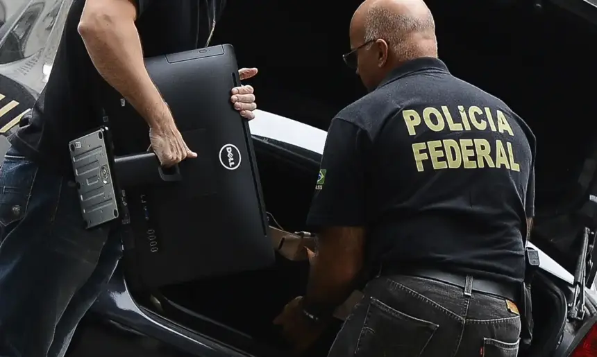 Polícia Federal deflagra operação contra senador Weverton Rocha por fraudes no INSS Polícia Federal deflagra operação contra senador Weverton Rocha por fraudes no INSS