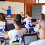 Professores da rede estadual recebem progressão na carreira