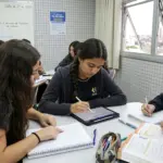 Programa Pé-de-meia libera parcela para estudantes nascidos em março e abril
