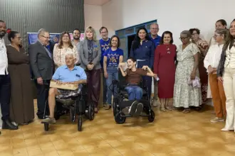 Rotary Club de Goianésia realiza entrega de cadeiras de rodas motorizadas