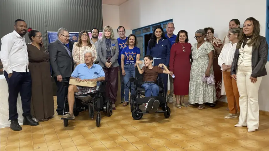 Rotary Club de Goianésia realiza entrega de cadeiras de rodas motorizadas Rotary Club de Goianésia realiza entrega de cadeiras de rodas motorizadas
