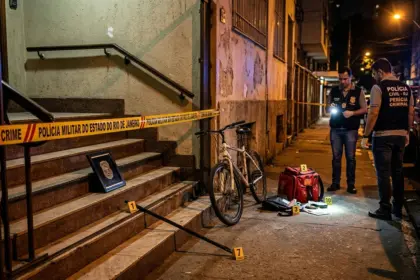 Seguranças de rua se entregam após morte de ciclista em Copacabana