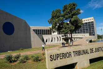 STJ determina demissão de Marco Buzzi após condenação unânime por crimes sexuais