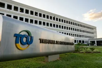 TCU entrega lista de gestores com contas irregulares à Justiça Eleitoral