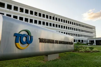 TCU entrega lista de gestores com contas irregulares à Justiça Eleitoral