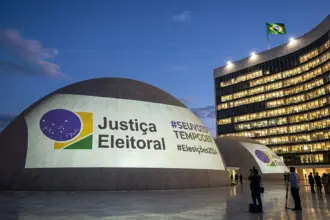 TSE investiga filiação indevida de Flávio Bolsonaro ao partido Missão