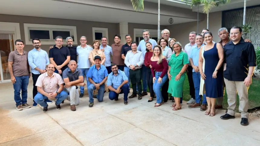 13 vereadores reforçam base de apoio à candidatura ao Senado de Gracinha Caiado que tem Fião de suplente 13 vereadores reforçam base de apoio à candidatura ao Senado de Gracinha Caiado que tem Fião de suplente