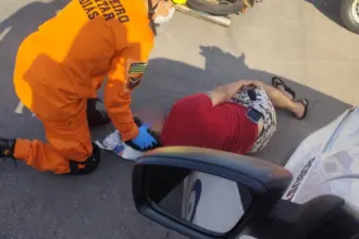 Motociclista fica ferido após acidente com carro no Bairro Carrilho, em Goianésia
