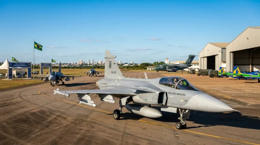 Base Aérea de Anápolis promove evento com caças Gripen e Esquadrilha da Fumaça Base Aérea de Anápolis promove evento com caças Gripen e Esquadrilha da Fumaça