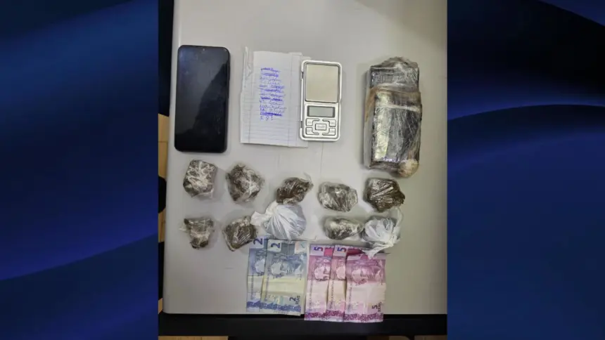 CPE Goianésia apreende mais de meio quilo de maconha e prende suspeito por tráfico CPE Goianésia apreende mais de meio quilo de maconha e prende suspeito por tráfico