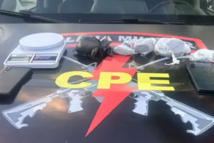CPE Goianésia prende suspeito de tráfico ao ser pego com cocaína e maconha