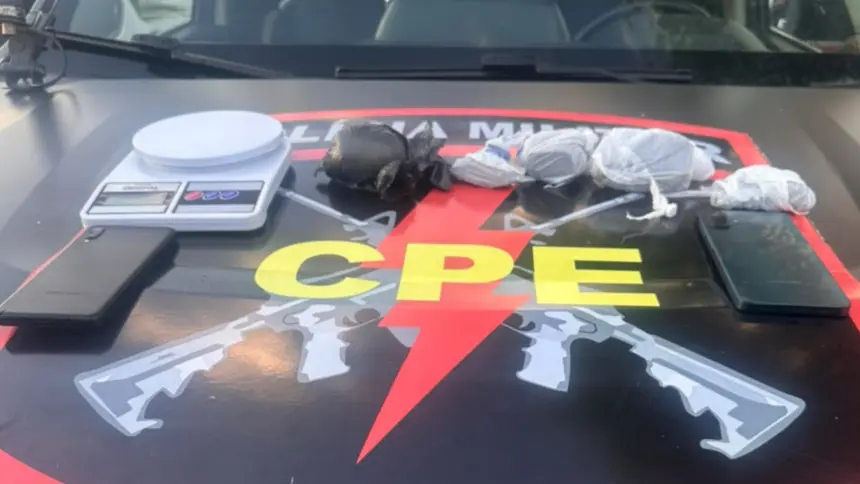 CPE Goianésia prende suspeito de tráfico ao ser pego com cocaína e maconha CPE Goianésia prende suspeito de tráfico ao ser pego com cocaína e maconha