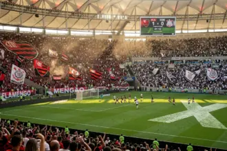 Flamengo e Corinthians se enfrentam no Maracanã neste domingo
