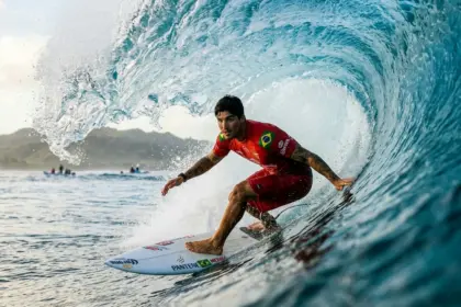 Gabriel Medina conquista nota dez mas termina como vice-campeão em Fiji
