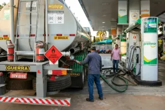 Governo federal libera quase 7 bilhões de reais para combustíveis e agricultura familiar