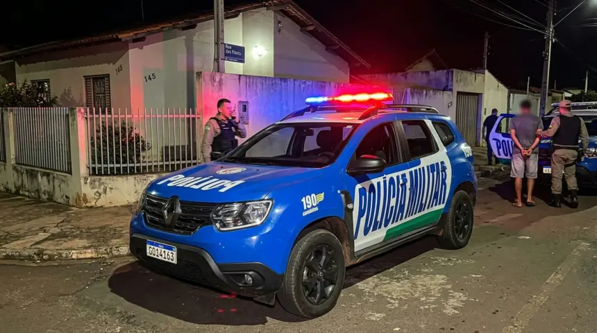 Homem é preso em Anápolis após agredir ex-companheira durante busca de pertences Homem é preso em Anápolis após agredir ex-companheira durante busca de pertences