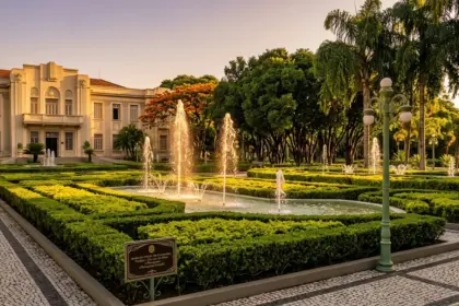 Jardim do Palácio das Esmeraldas preserva traços do paisagismo francês em Goiânia