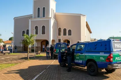 Jovem é detido após tentar invadir igreja e resistir à ação policial em Anápolis