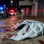 Jovem é socorrido após ser esfaqueado e encontrado em calçada de Anápolis