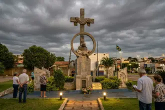 Luto e memória marcam os 28 anos da tragédia que matou 50 romeiros de Anápolis nesta terça-feira