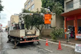 Manutenção na rede elétrica causa interdição em trecho central de Anápolis
