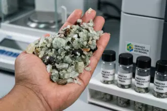 Nova política nacional impulsiona pesquisa e extração de minerais críticos no Brasil