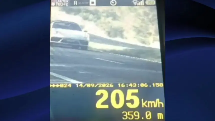 PRF flagra veículo a mais de 200 km/h na Br-153 PRF flagra veículo a mais de 200 km/h na Br-153