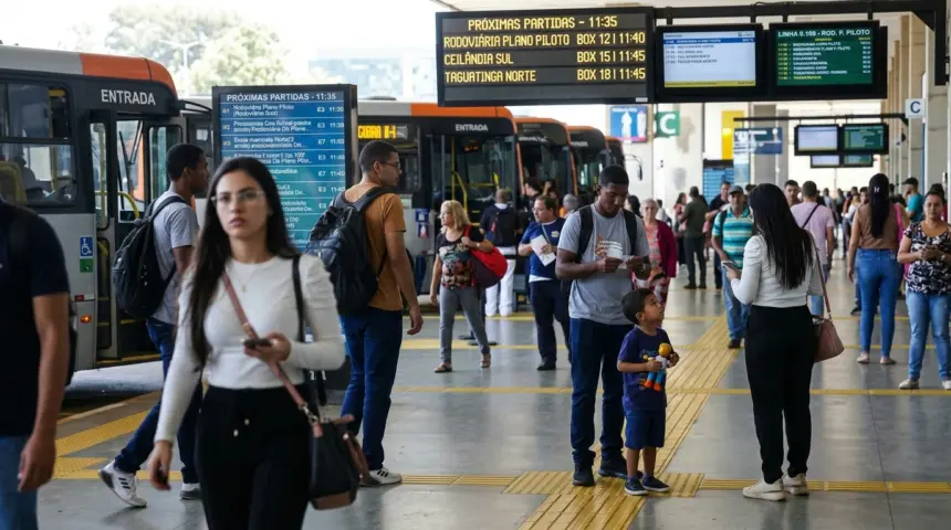 Setor de serviços mantém estabilidade em julho com alta acumulada de 2,4% Setor de serviços mantém estabilidade em julho com alta acumulada de 2,4%