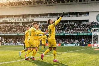 Vitória do Mirassol sobre o Coritiba por 2 a 1 mantém Vasco e Inter no Z4 do Brasileiro
